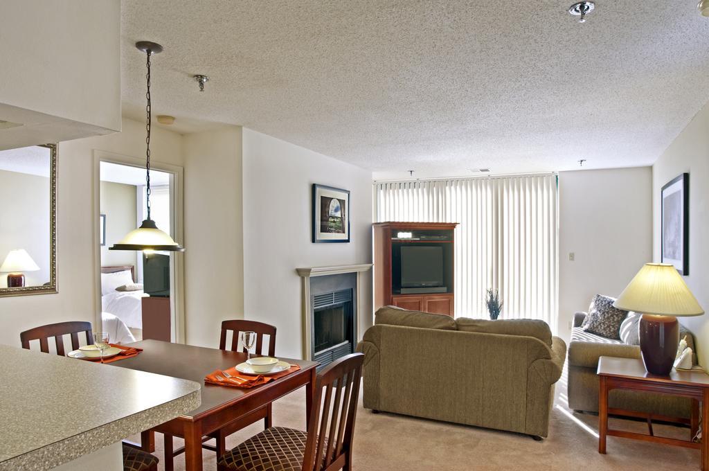 Oakwood At Residences At Rio Gaithersburg Room photo