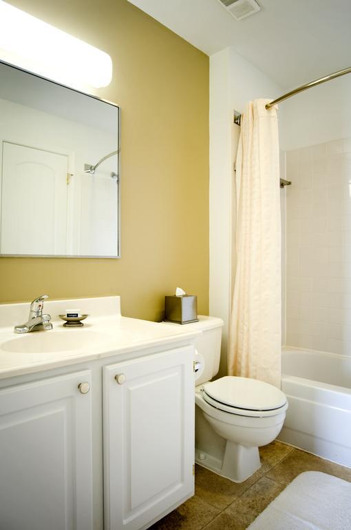 Oakwood At Residences At Rio Gaithersburg Room photo